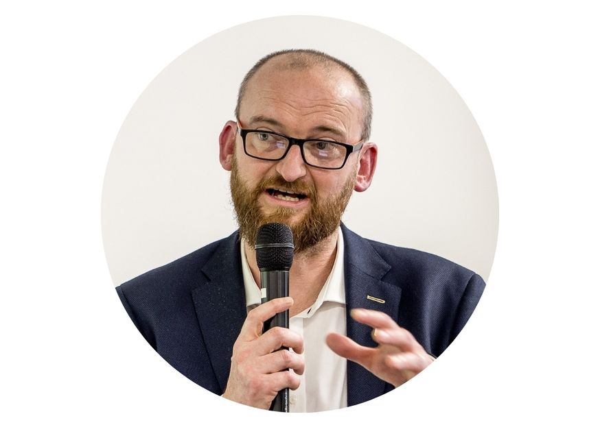 John Kirkby – PEFC UK Ltd, tegevjuht John Kirkby juhib PEFC UK tegevust ajal, mil sertifitseerimisest on Suurbritannia puiduturul saanud mitte lisaväärtus, vaid